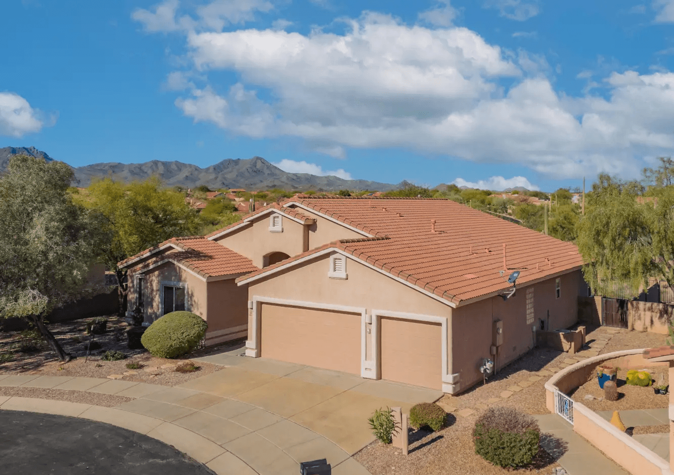 3661 N Trilby Wash Court