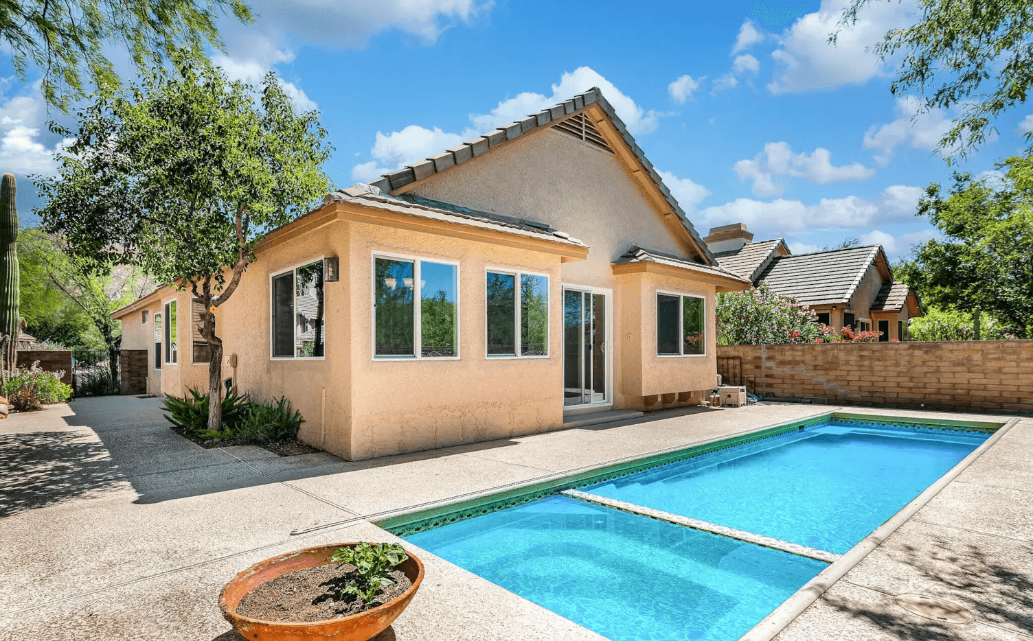 4082 E Via De La Tangara