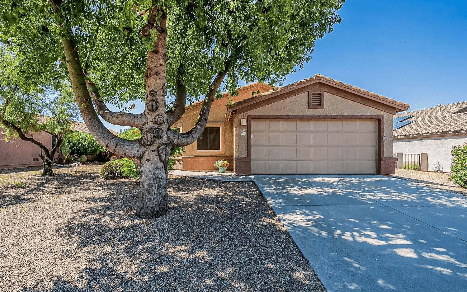 2504 E Petroglyph Lane