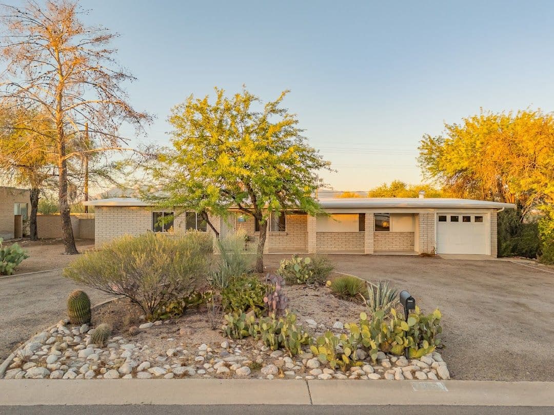 2952 W Avenida Cresta