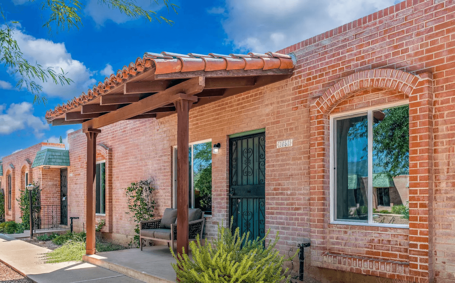 3453 E Seneca Street